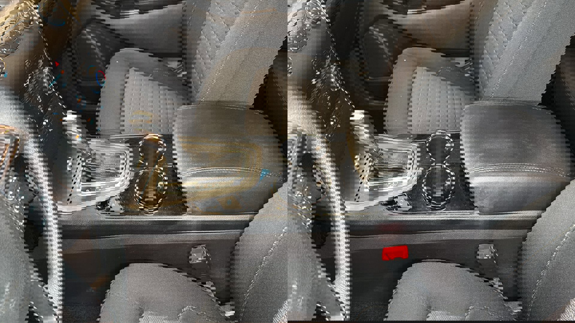 Used 2018 Ford Edge SE image 26