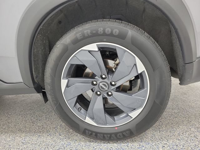 Used 2024 Nissan Rogue SV AWD/4WD image 5