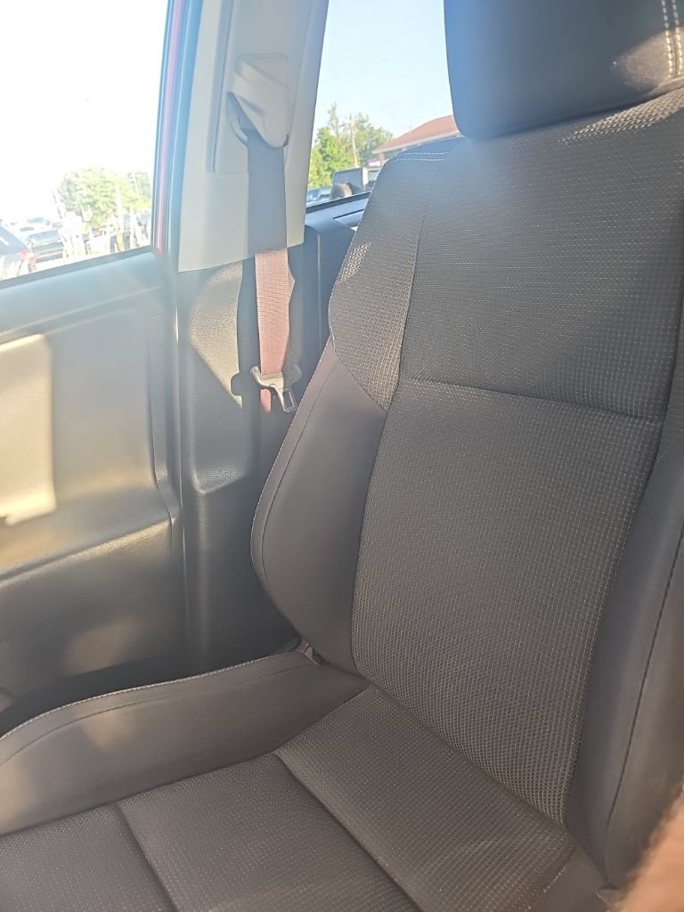 Used 2017 Toyota RAV4 XLE AWD/4WD image 16