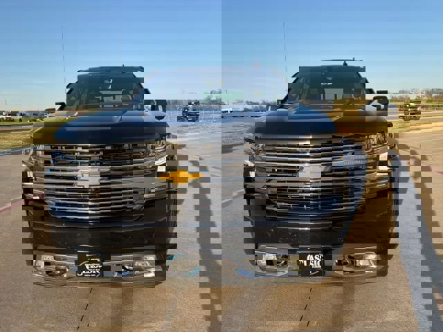 Used 2022 Chevrolet Silverado 1500 High Country w/ Technology Package image 3