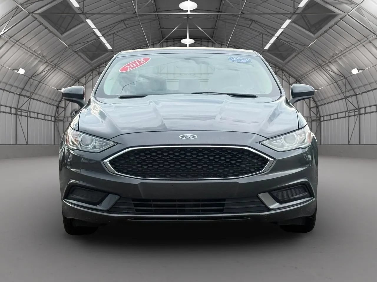 Used 2018 Ford Fusion SE w/ Fusion SE Technology Package FWD image 2