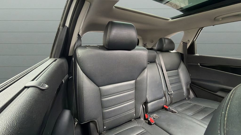 Used 2016 Kia Sorento SX image 10