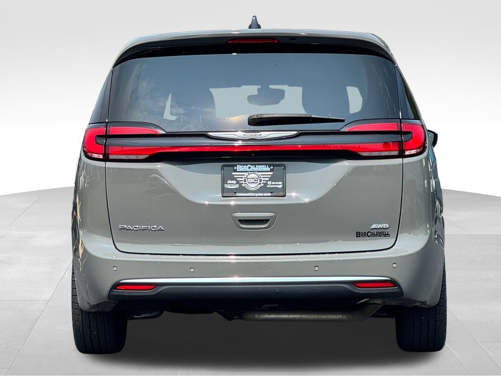 Used 2023 Chrysler Pacifica Touring-L AWD/4WD image 6