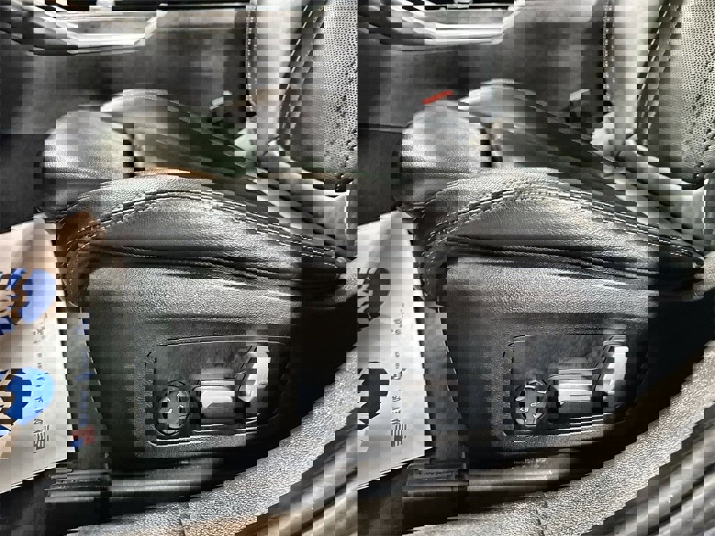 Used 2023 BMW 330i Sedan image 13