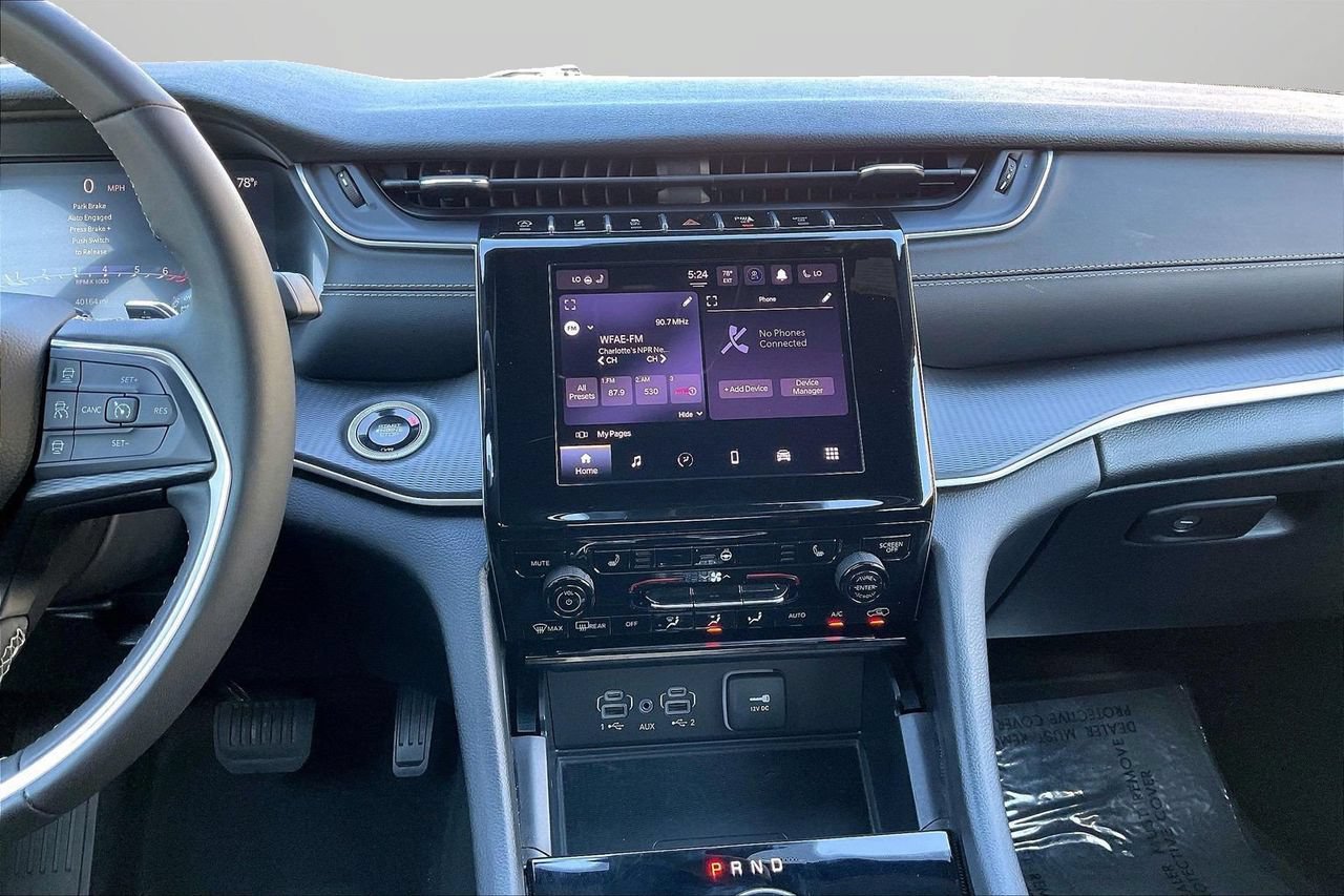 Certified 2025 Jeep Grand Cherokee Altitude AWD/4WD image 12