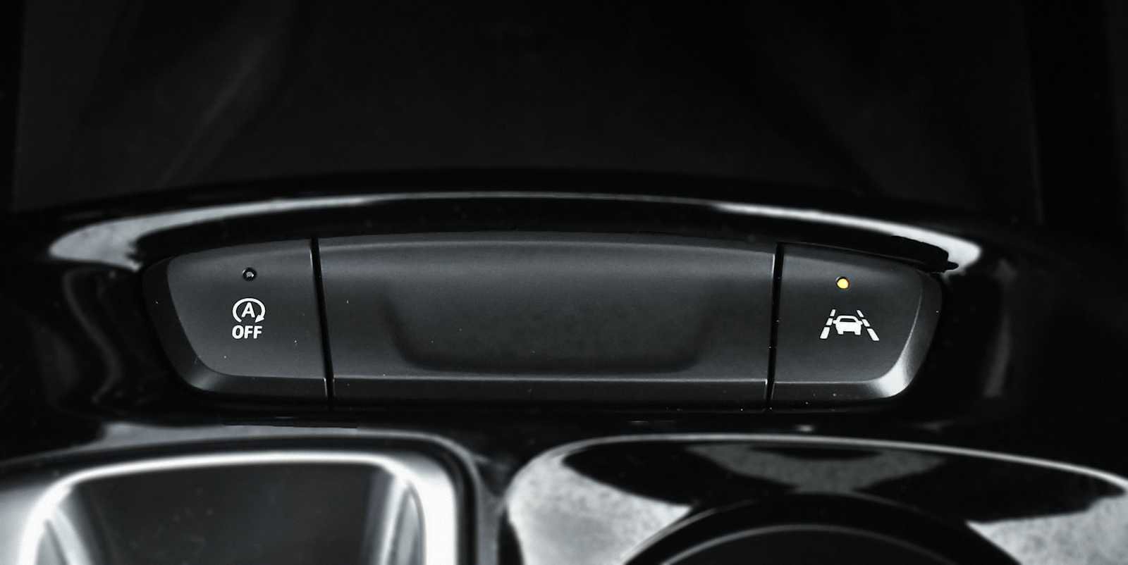 Used 2025 Chevrolet Trax RS w/ Sunroof Package image 8