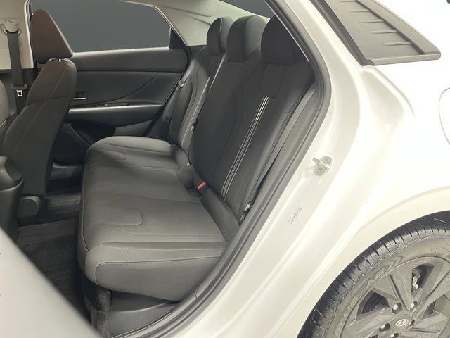 Used 2021 Hyundai Elantra Blue image 26