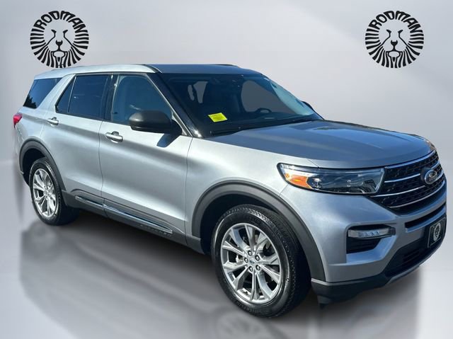 Certified 2022 Ford Explorer XLT w/ Equipment Group 202A image 3