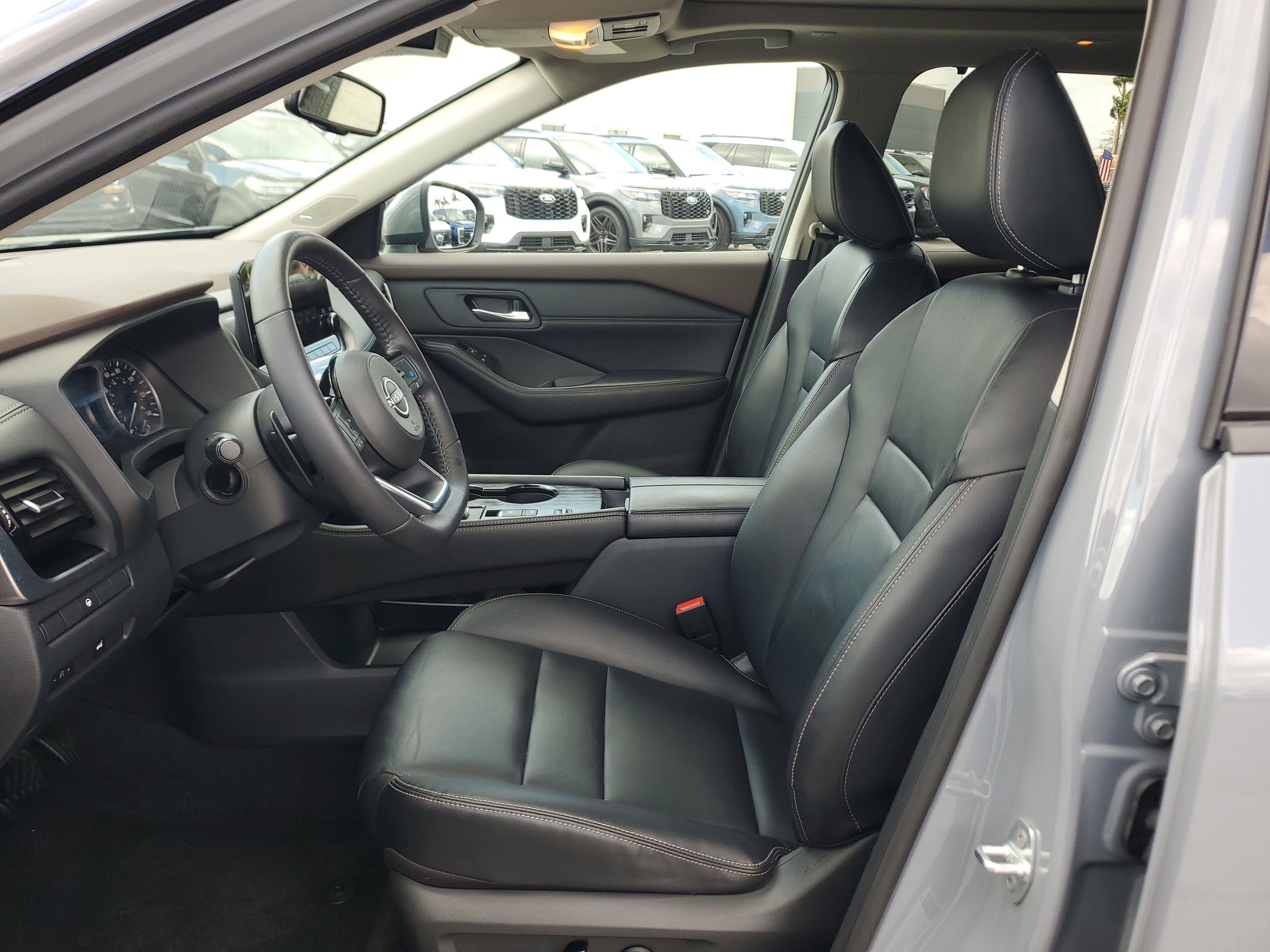 Used 2023 Nissan Rogue SL w/ SL Premium Package image 11