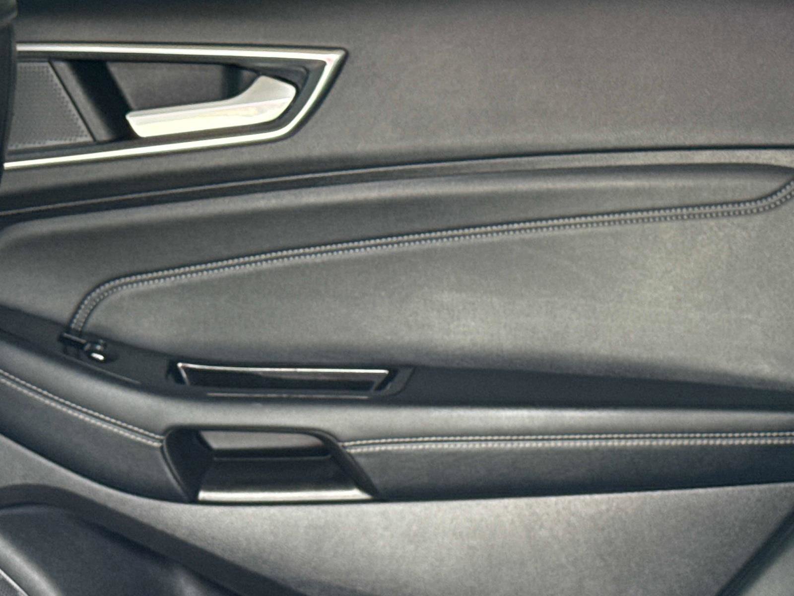 Used 2019 Ford Edge Titanium image 15