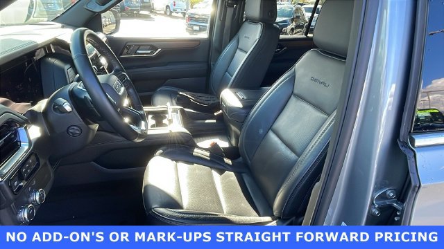 Used 2025 GMC Yukon Denali RWD image 11