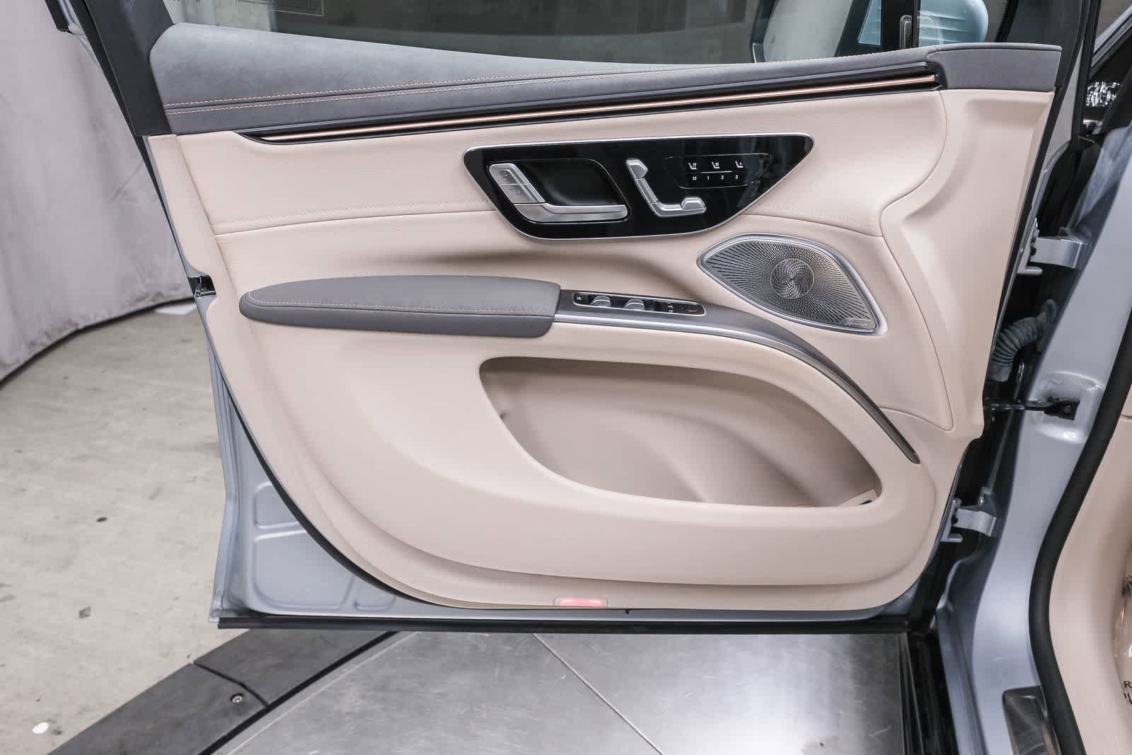 Certified 2023 Mercedes-Benz EQS 580 4MATIC SUV image 25