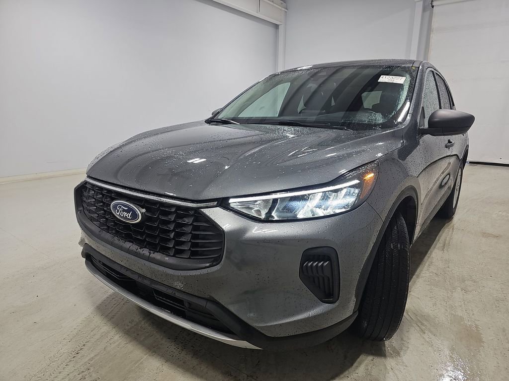 Used 2024 Ford Escape Active w/ Cold Weather Package FWD image 1