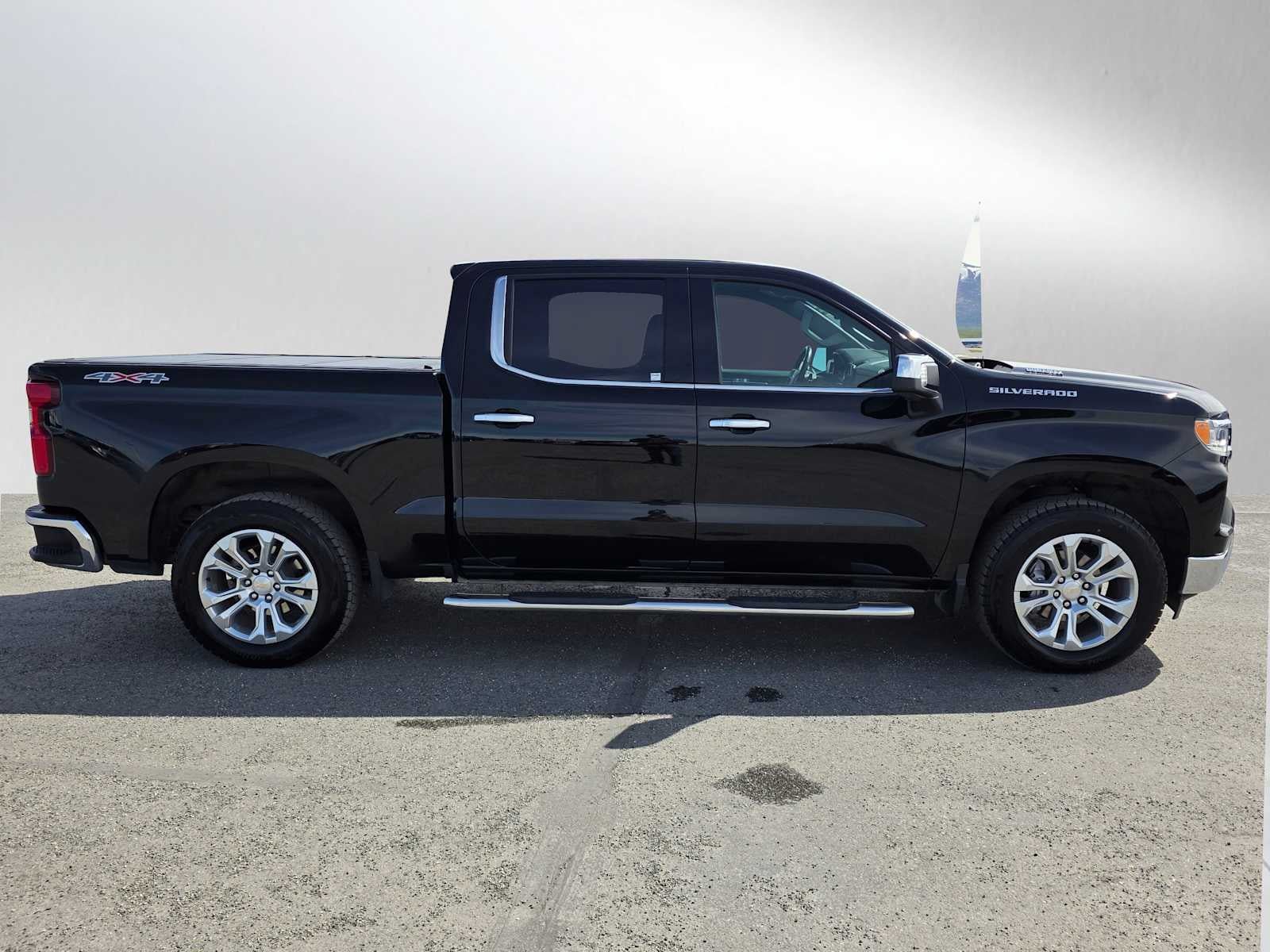 Used 2023 Chevrolet Silverado 1500 LTZ AWD/4WD image 2