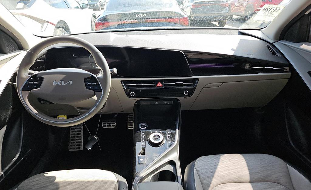Certified 2023 Kia Niro Wave w/ Wave Preserve Package image 11