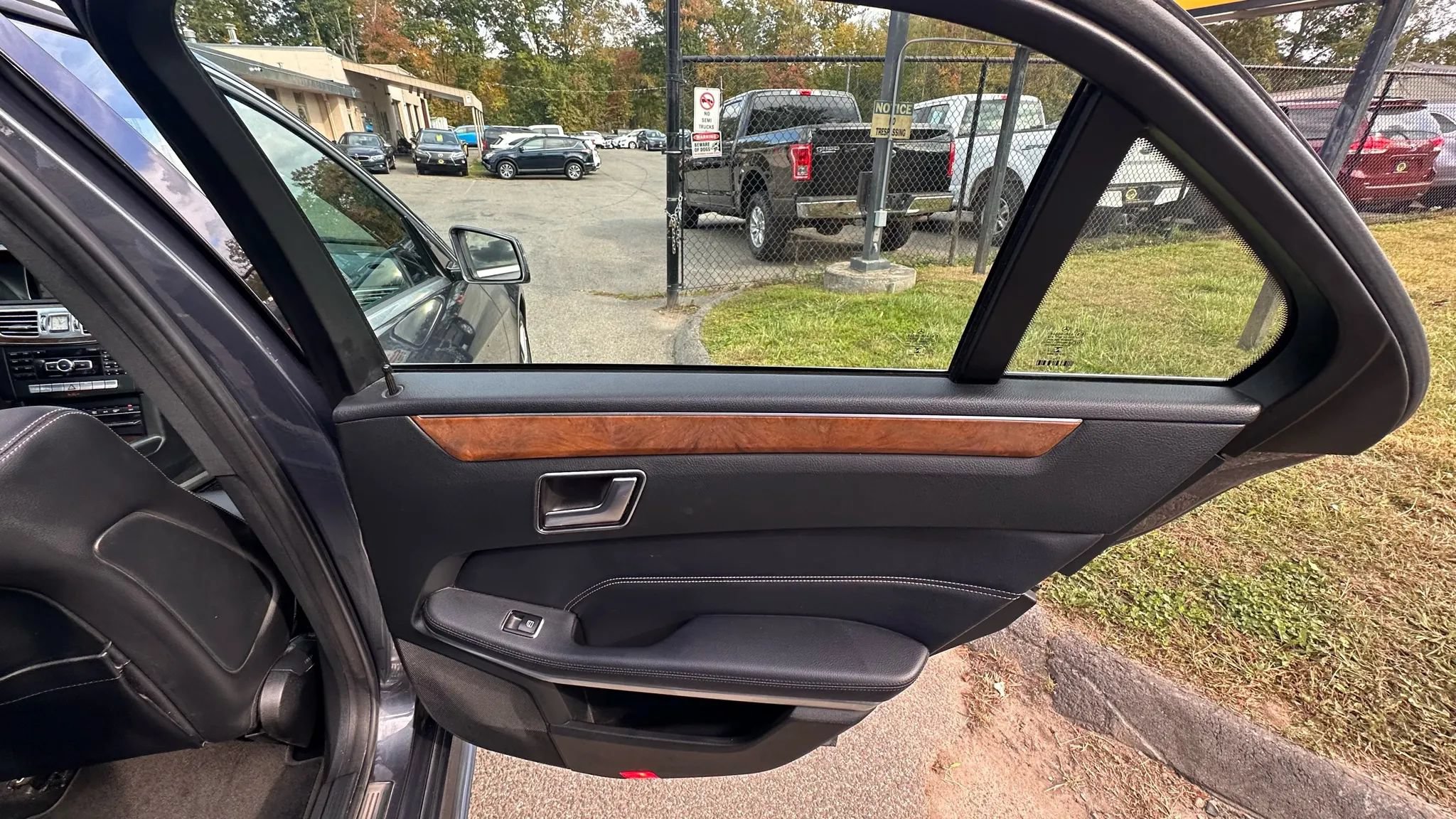 Used 2014 Mercedes-Benz E 350 4MATIC Sedan image 29