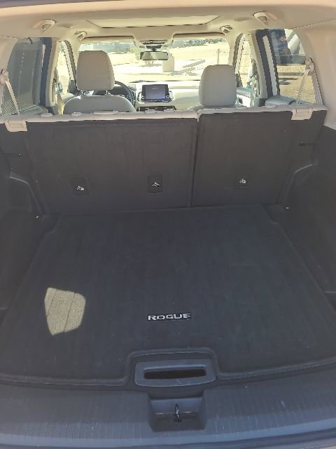 Used 2022 Nissan Rogue SV w/ SV Premium Package FWD image 10