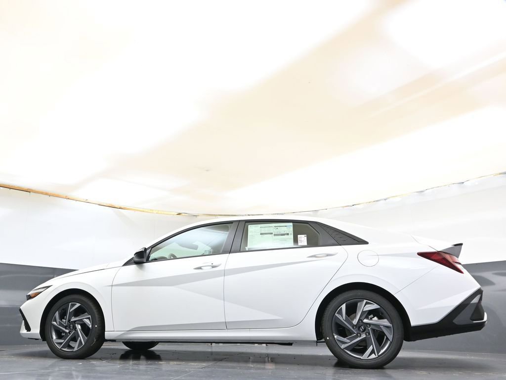 Certified 2025 Hyundai Elantra Sport FWD image 36
