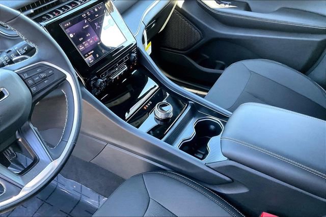 New 2026 Jeep Grand Cherokee Laredo image 7