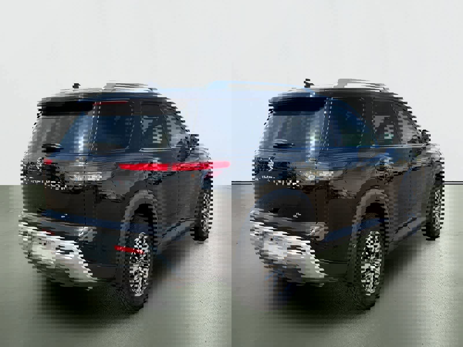 Used 2022 Nissan Pathfinder SL FWD image 5