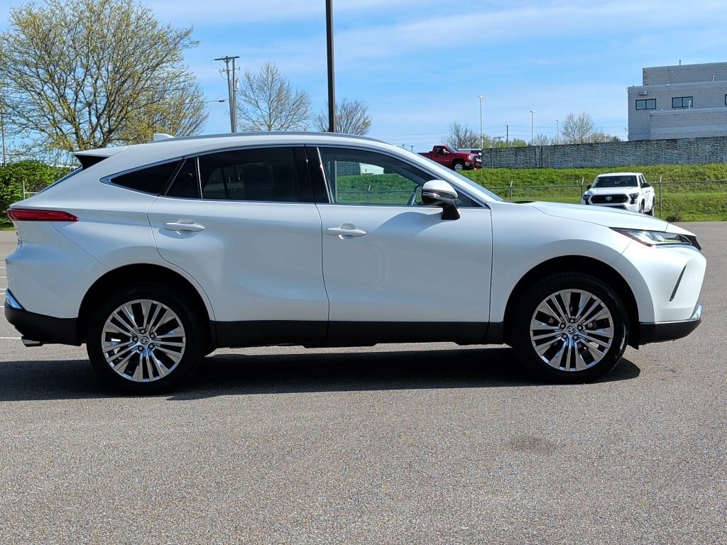 Certified 2023 Toyota Venza XLE AWD/4WD image 10