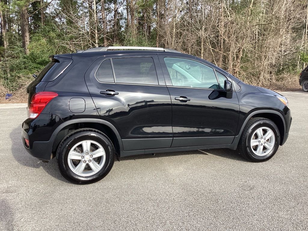 Used 2021 Chevrolet Trax LT w/ Premium Seat Package image 4
