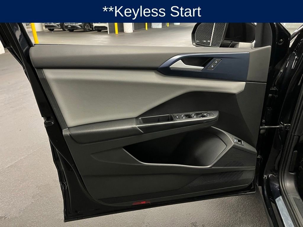 Used 2022 Volkswagen Taos SE w/ Panoramic Sunroof Package image 17