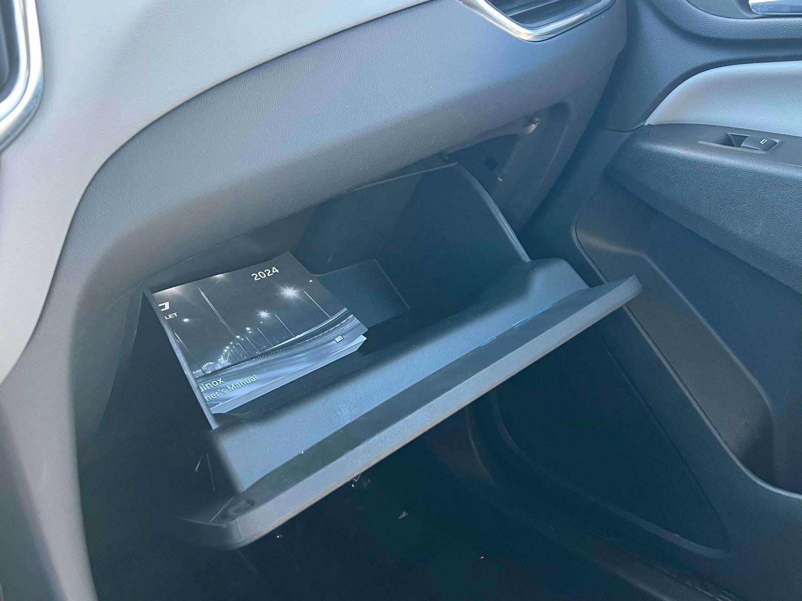 Used 2024 Chevrolet Equinox LS w/ LS Convenience Package image 12