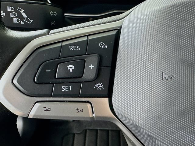 Used 2024 Volkswagen Jetta SE FWD image 10