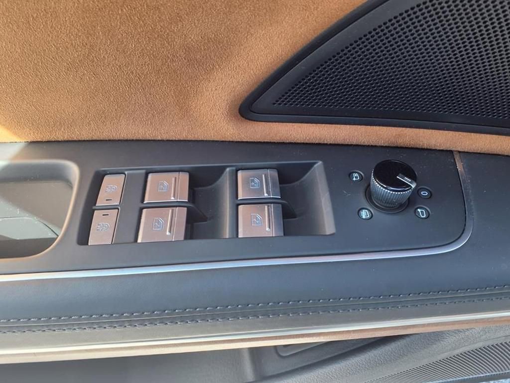 Used 2023 Audi A8 L 3.0T w/ Luxury Package image 7