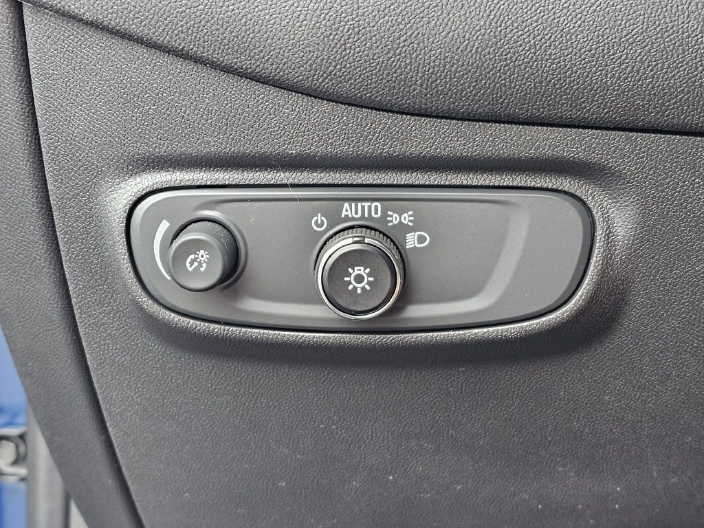 Used 2022 Chevrolet Equinox LT w/ Driver Convenience Package FWD image 23