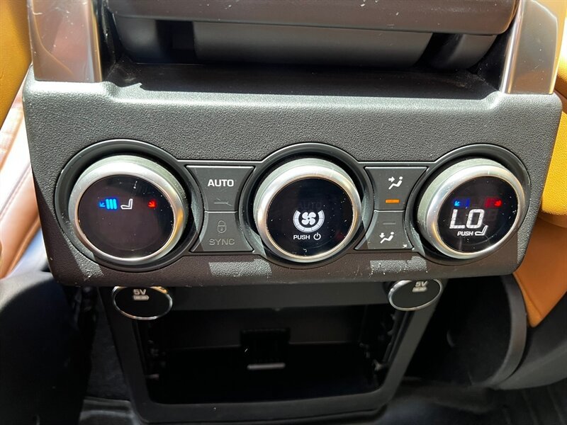 Used 2017 Land Rover Discovery HSE Luxury AWD/4WD image 25