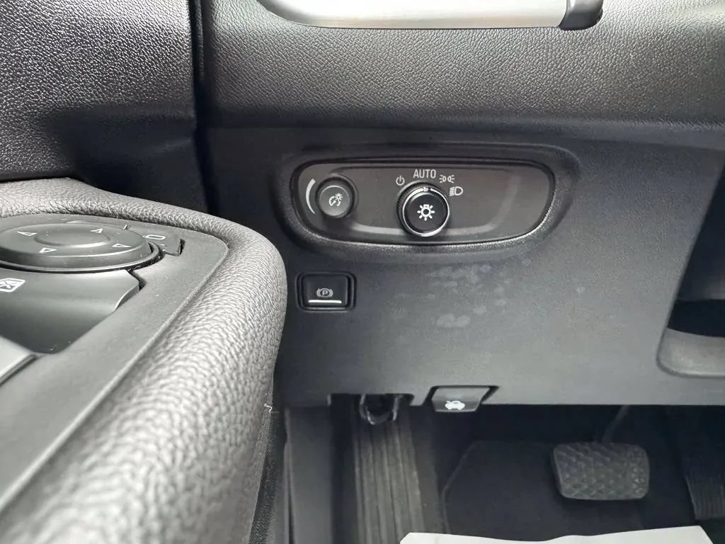 Used 2022 GMC Terrain SLE w/ Driver Convenience Package AWD/4WD image 22