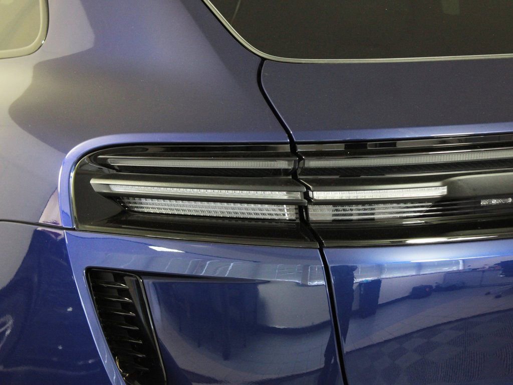 Certified 2025 Porsche Macan Turbo Electric AWD/4WD image 13
