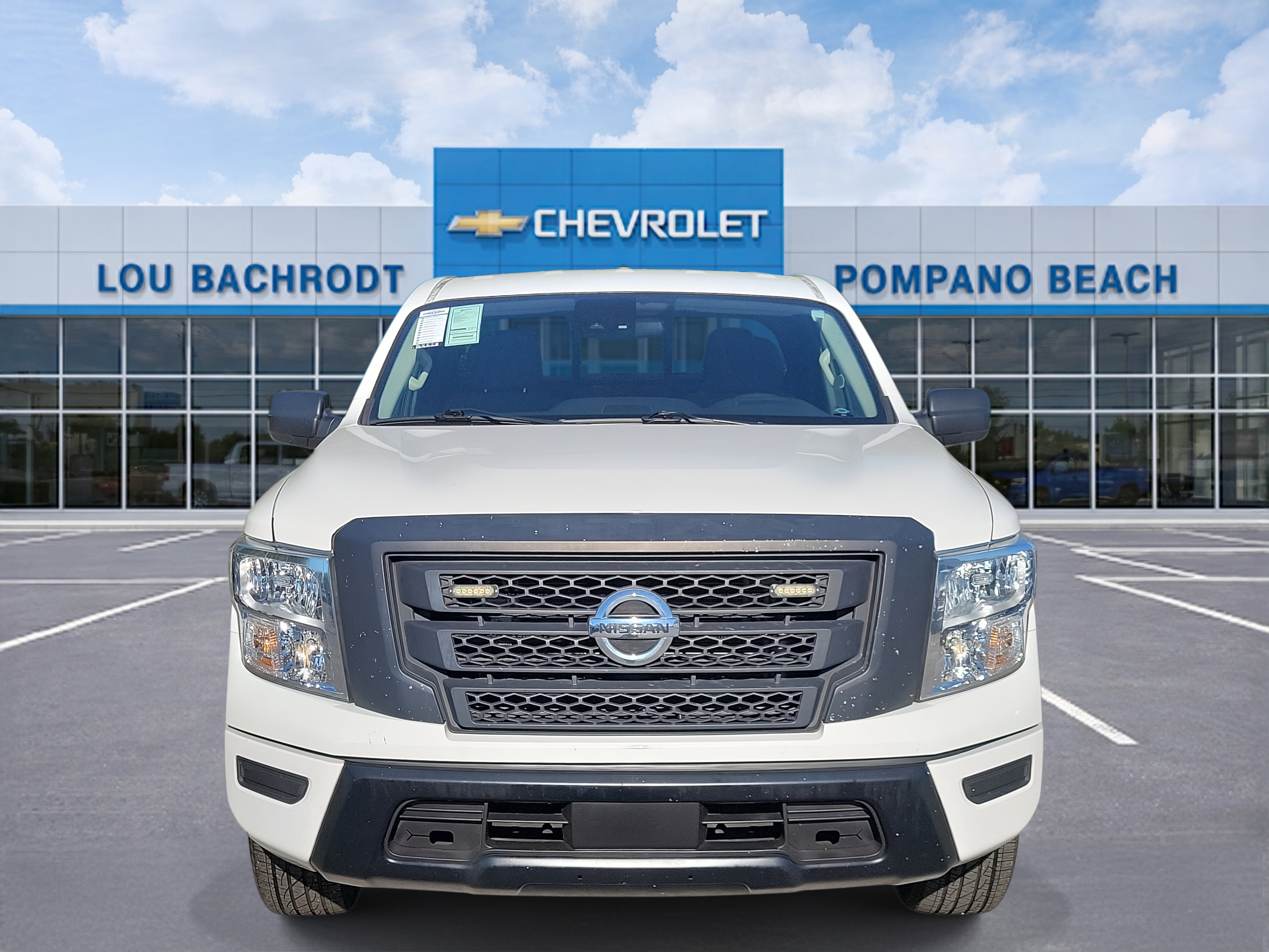 Used 2022 Nissan Titan S image 2