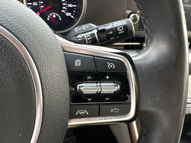 Used 2024 Kia Carnival LX FWD image 16