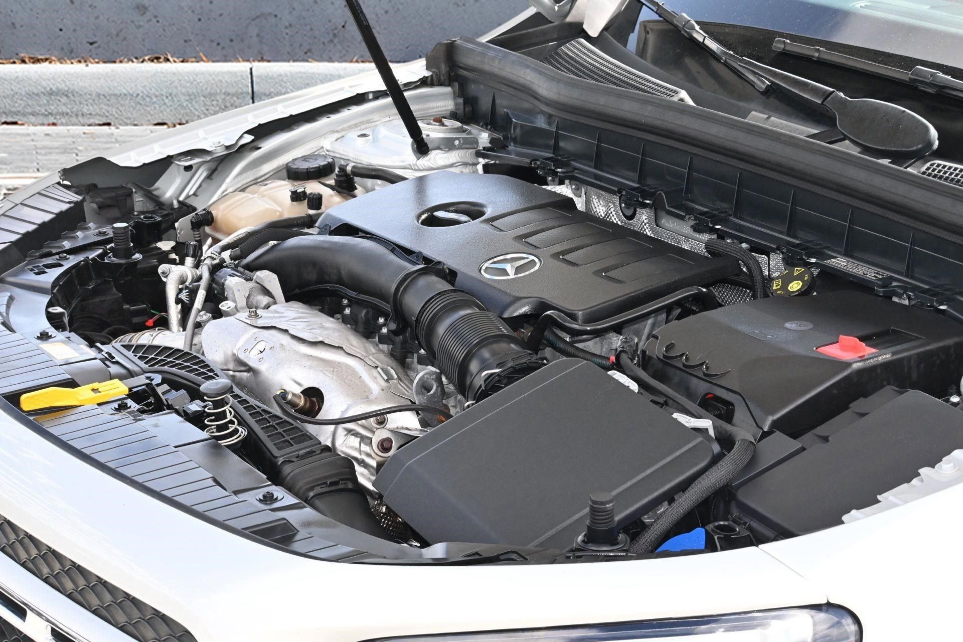 Used 2021 Mercedes-Benz GLB 250 4MATIC w/ Premium Package image 43