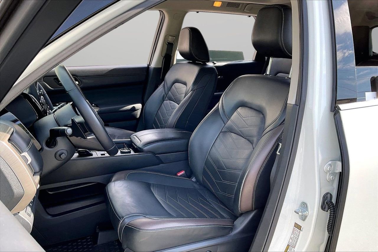Used 2023 Nissan Pathfinder Platinum image 23