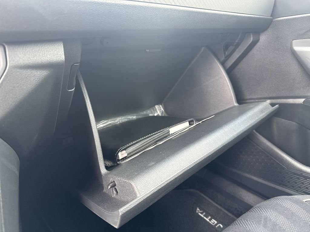 Used 2024 Volkswagen Jetta Sport image 37