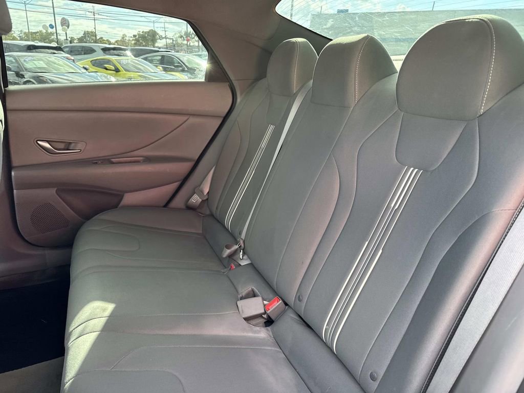 Used 2021 Hyundai Elantra SEL image 16