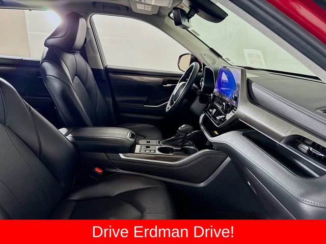 Used 2023 Toyota Highlander Limited image 25