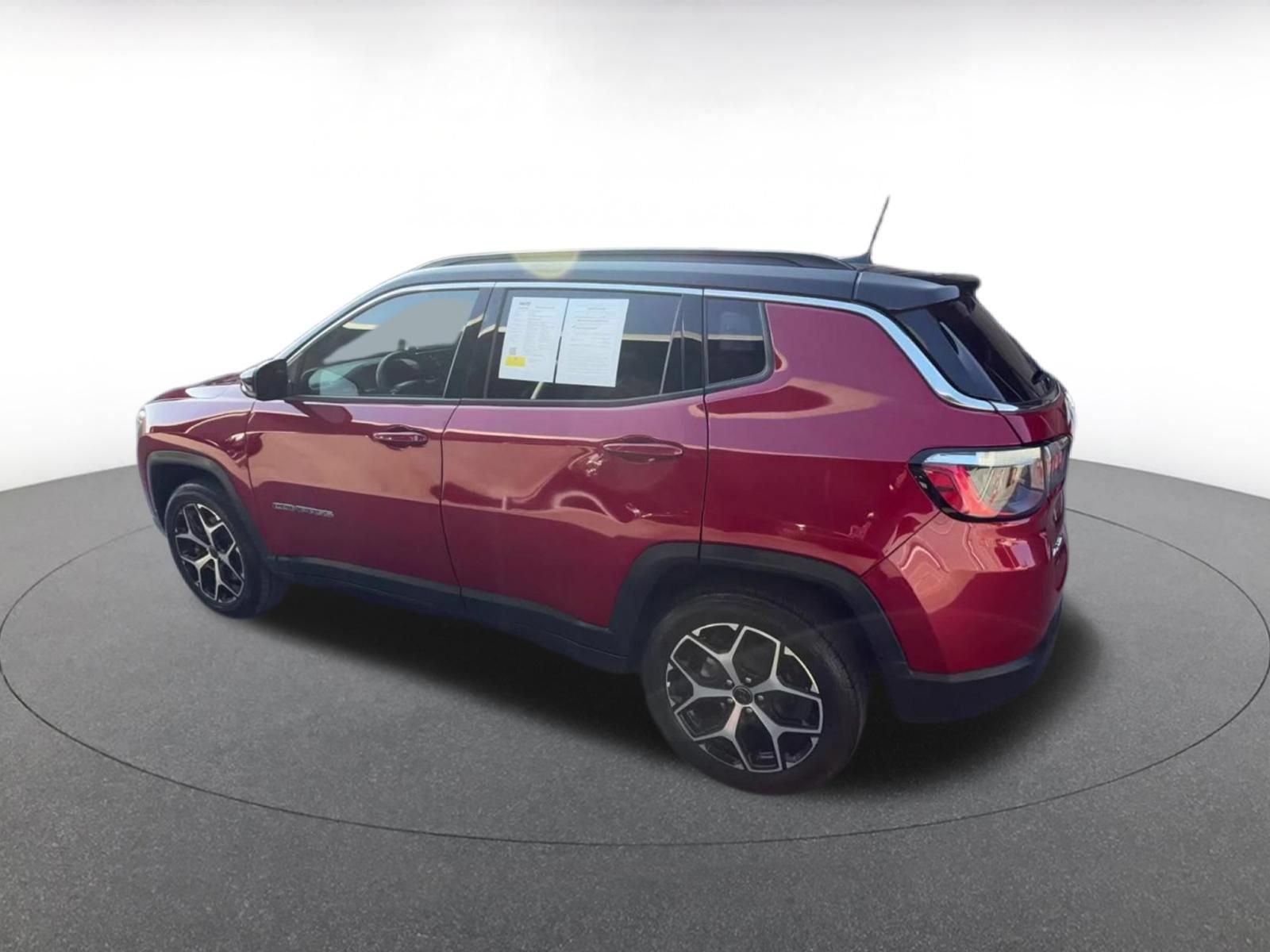 Used 2025 Jeep Compass Limited AWD/4WD image 9