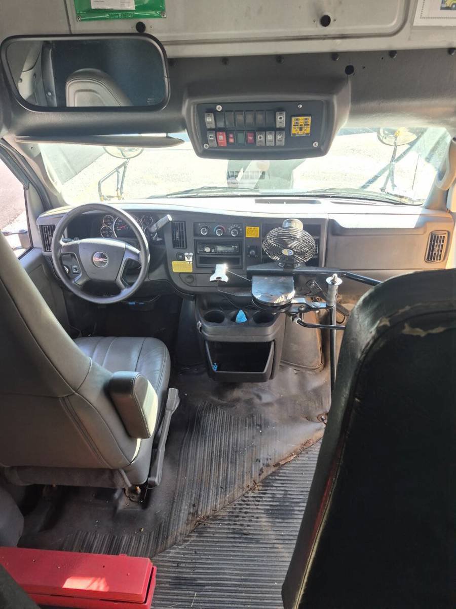 Used 2016 GMC Savana 3500 RWD image 15