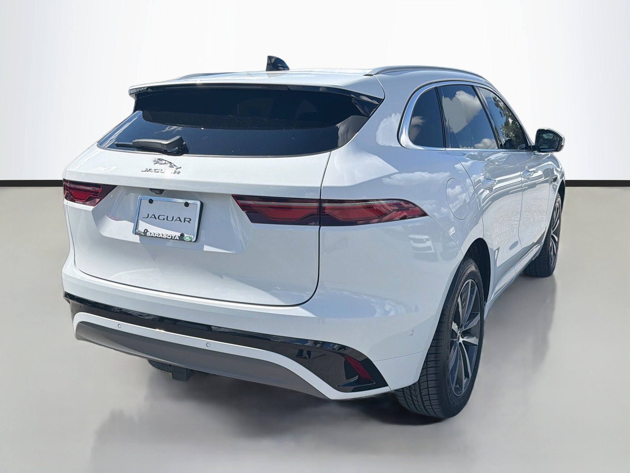 Used 2024 Jaguar F-PACE R-Dynamic S AWD/4WD image 5