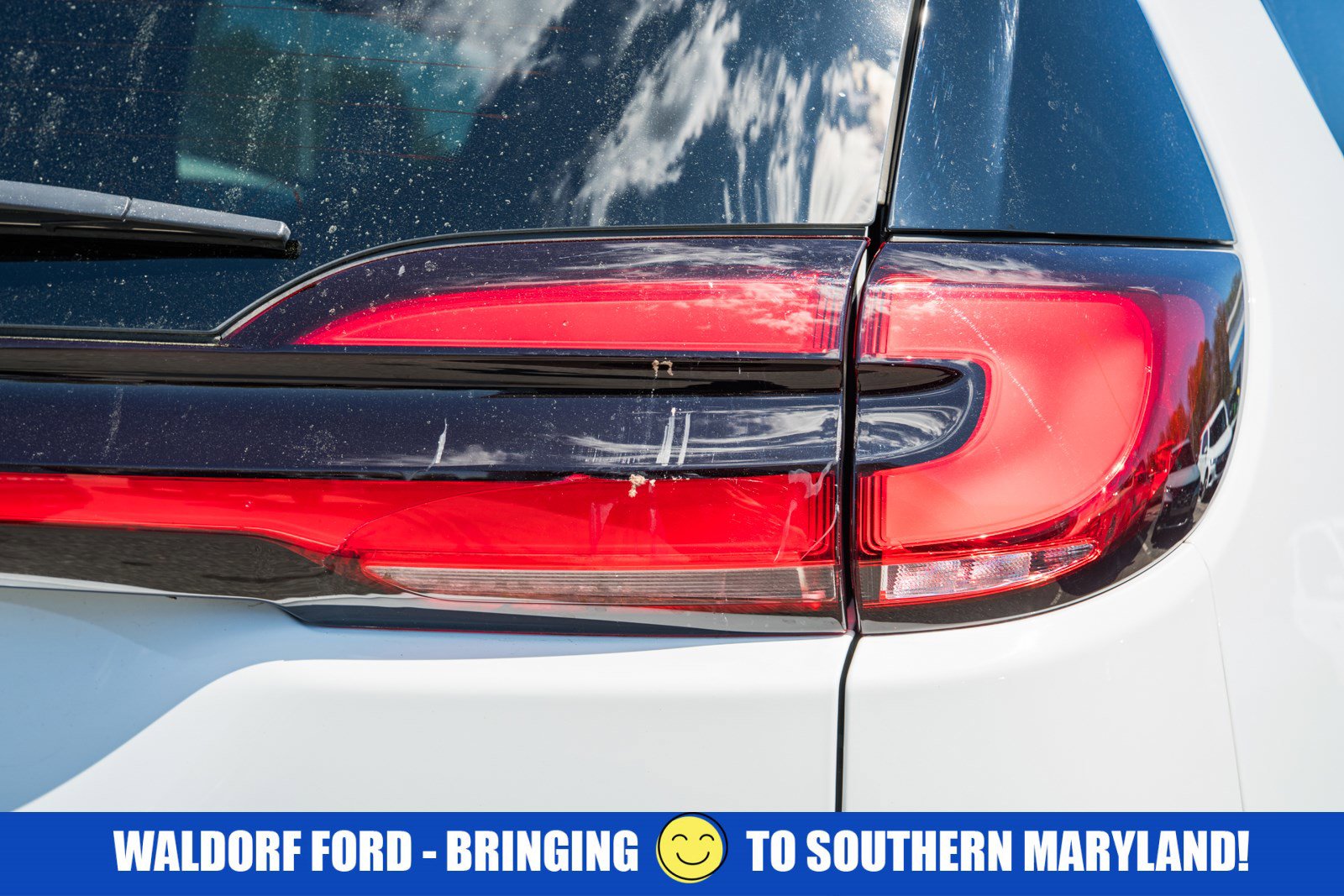 Used 2022 Chrysler Pacifica Touring-L w/ S Appearance Package AWD/4WD image 12