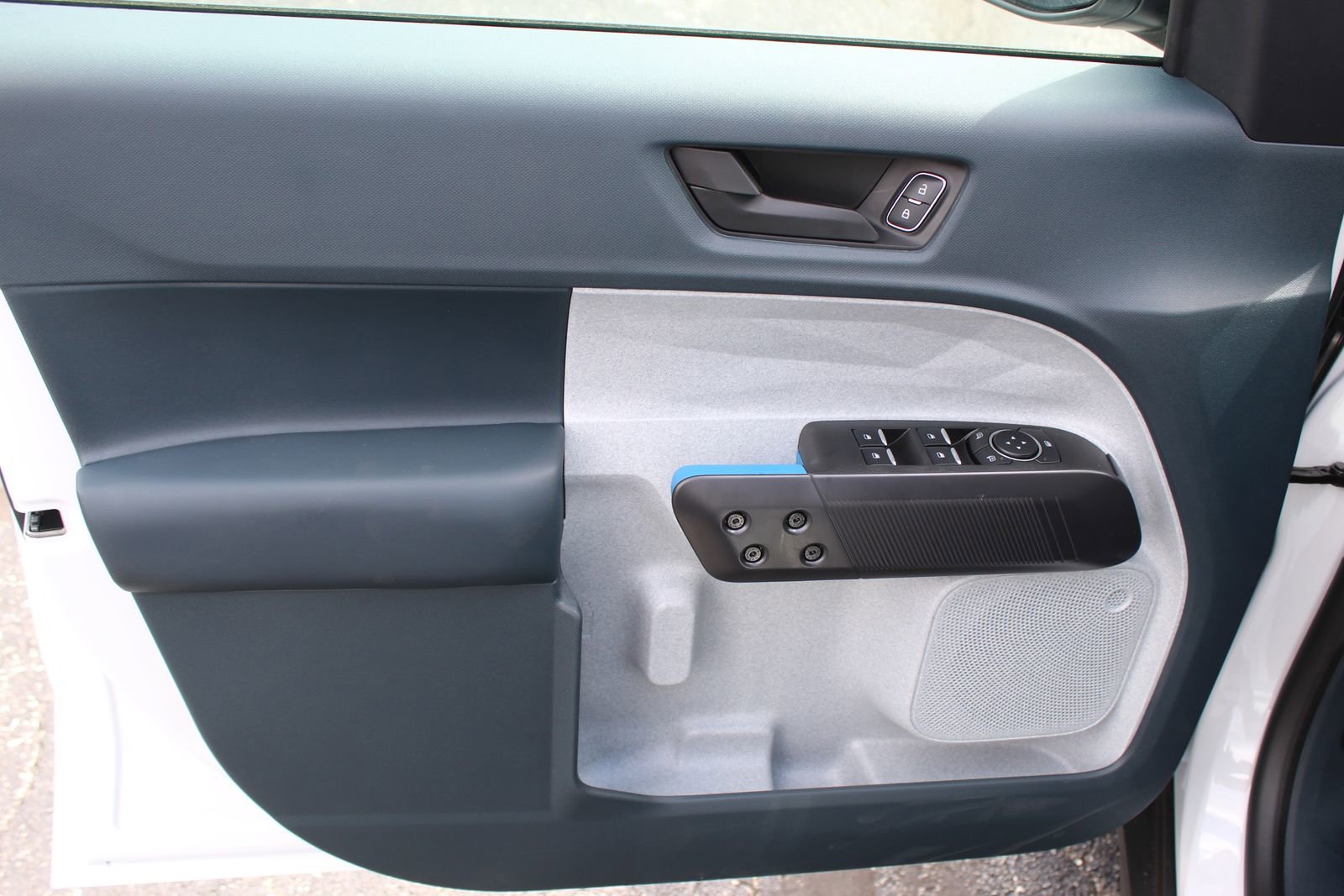 New 2025 Ford Maverick XLT w/ XLT Luxury Package FWD image 17