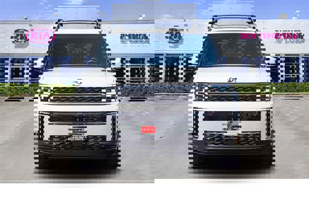 Used 2025 Hyundai Santa Fe Calligraphy image 2