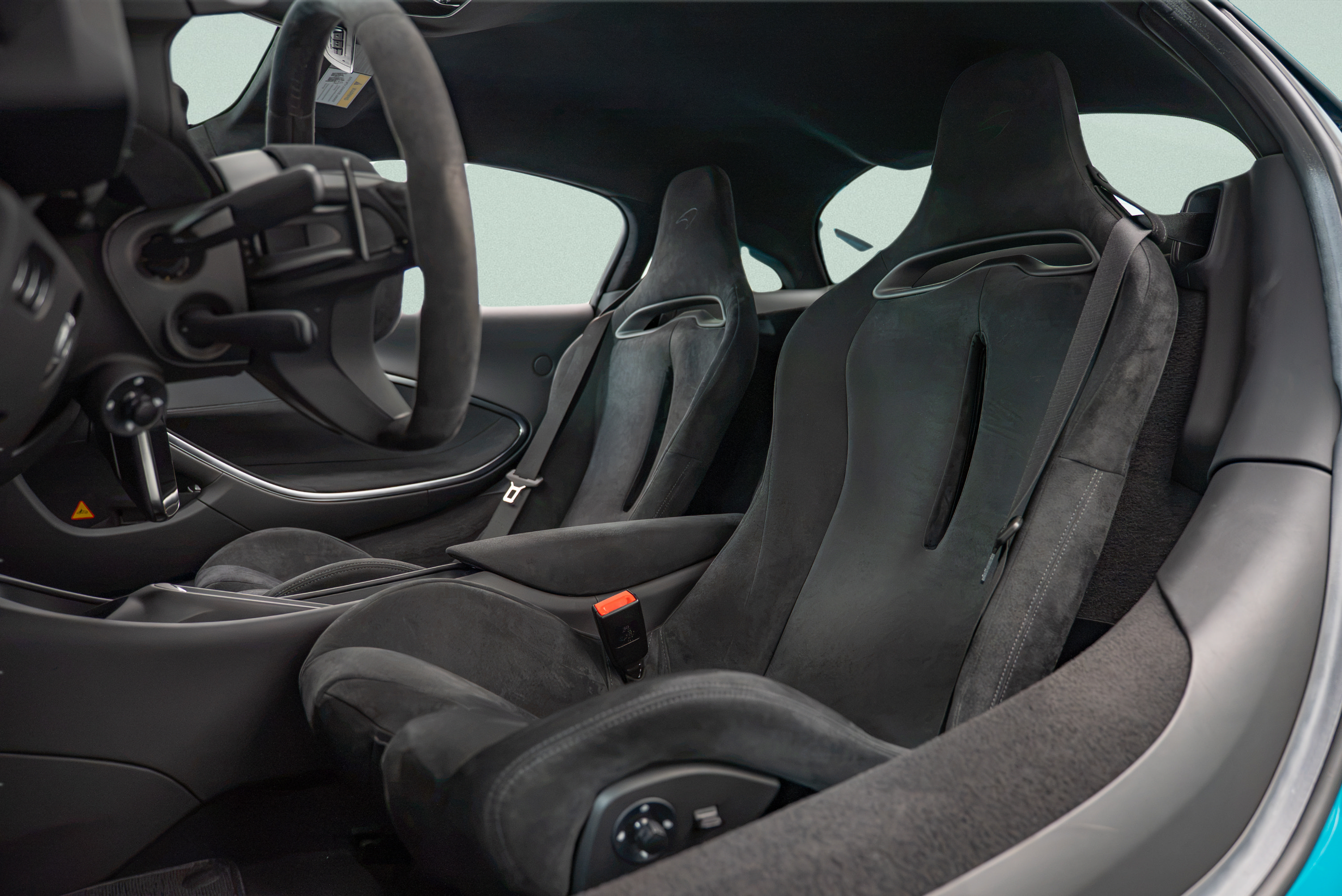 Used 2023 McLaren Artura RWD image 9