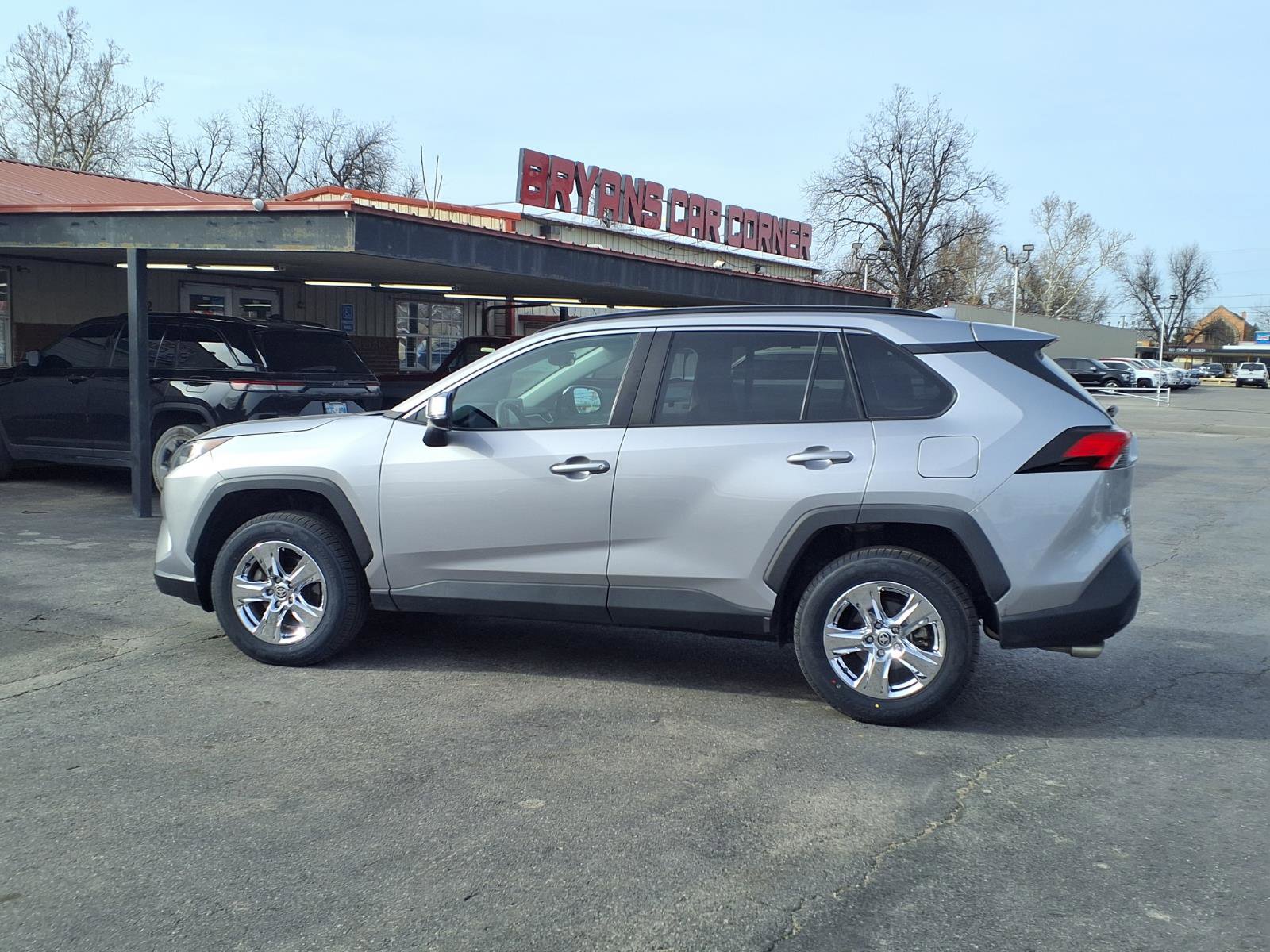 Used 2021 Toyota RAV4 XLE w/ Convenience Package image 20