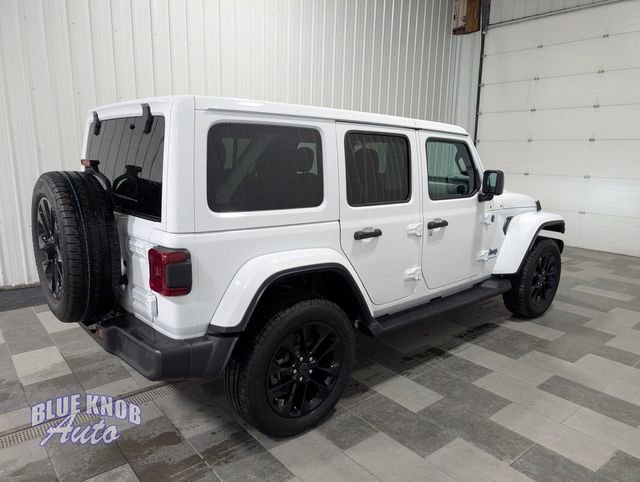 Used 2025 Jeep Wrangler Unlimited Sahara AWD/4WD image 4